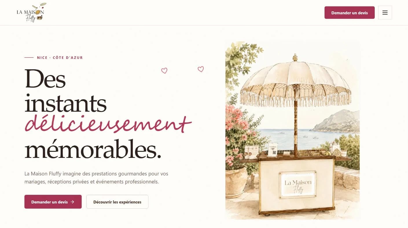 L’accueil du site La Maison Fluffy prolonge l’univers du stand